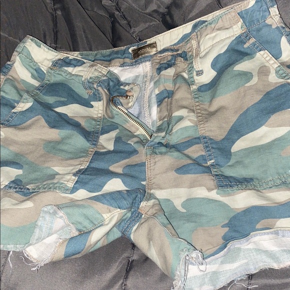 MOTHER Camo Jean Shorts - Picture 3 of 4